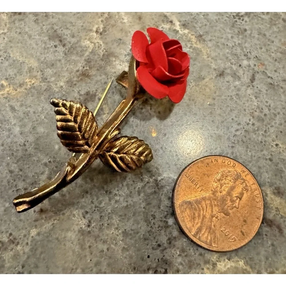 Vintage Red Rose Flower Brooch Gold Tone Stem Leaf Pin Romantic Floral Jewelry‎
